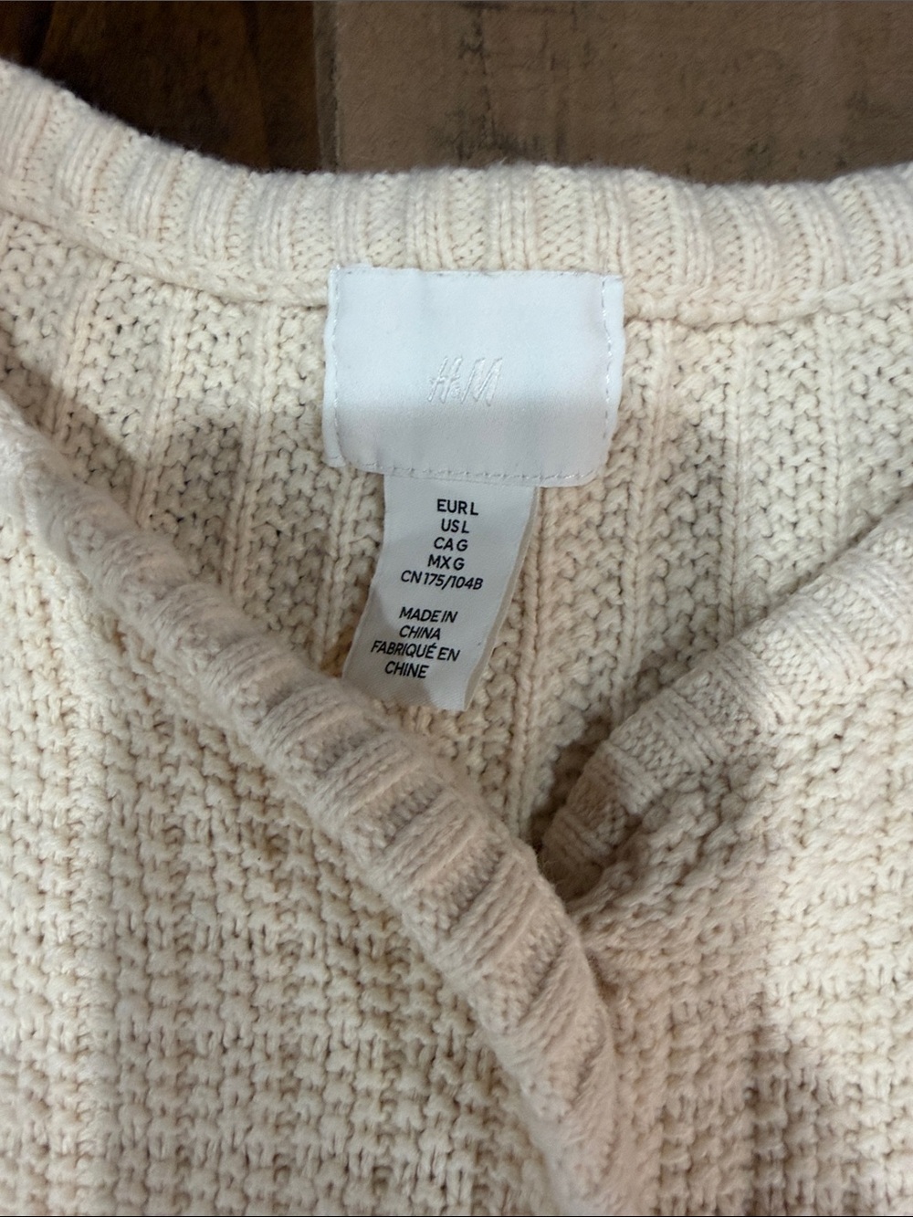 H&M Cream Textured Cropped Cardigan with Gold Buttons - Picture 2 of 6